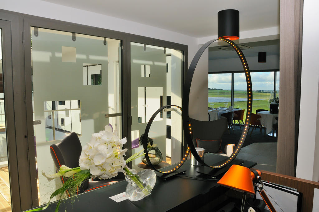 Hotel-Restaurant L'Aquarelle Breuillet  Ngoại thất bức ảnh