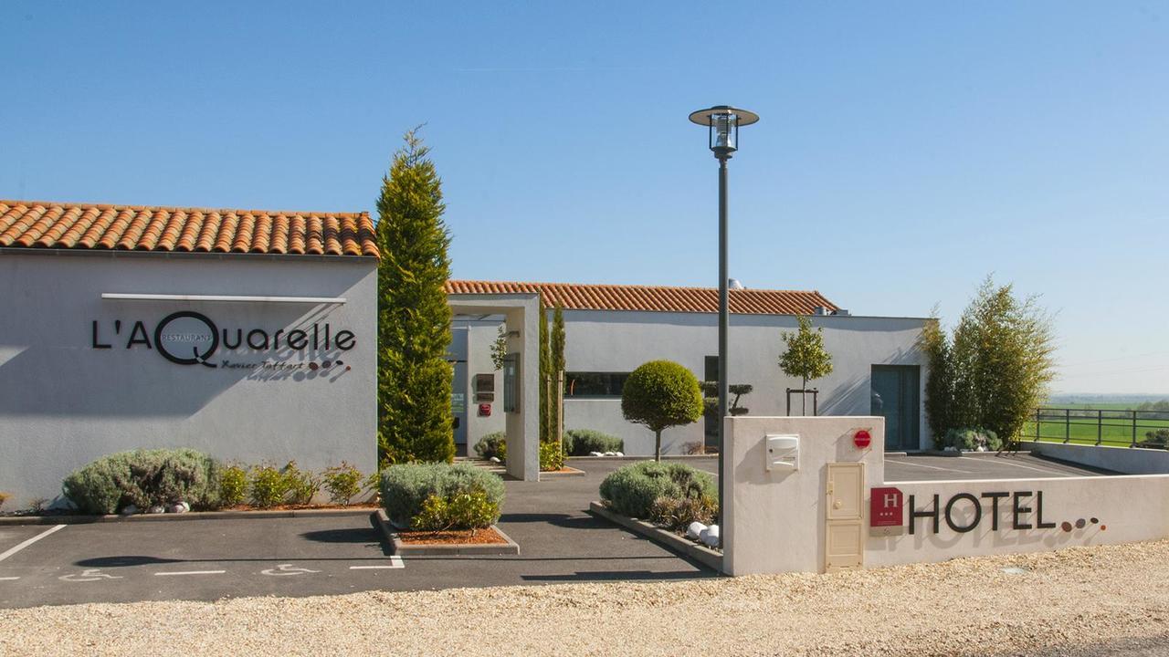 Hotel-Restaurant L'Aquarelle Breuillet  Ngoại thất bức ảnh